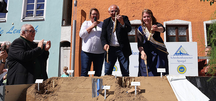 Spargelanstich mit Felix Magath beim Traditionellen Spargelfest Schrobenhausen am 27.05.2024 (Foto:Martin Schmitz)